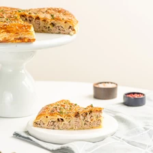 Пирог с мясом из слоёного теста