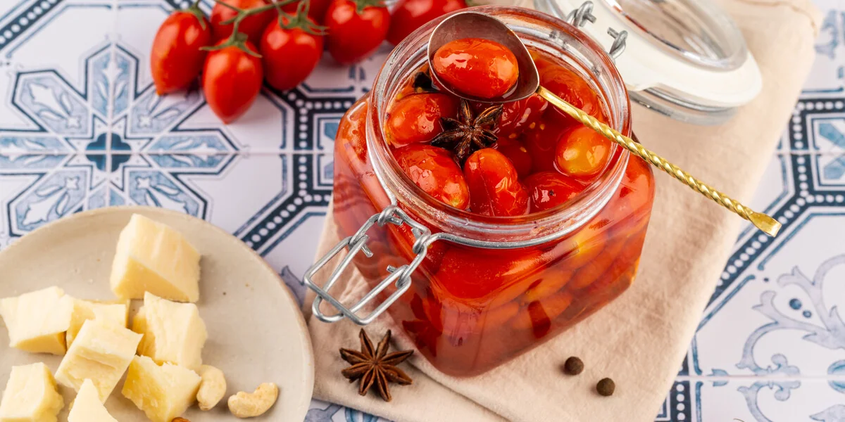 От ачичука до шакшуки: что приготовить из помидоров прямо сейчас и на зиму