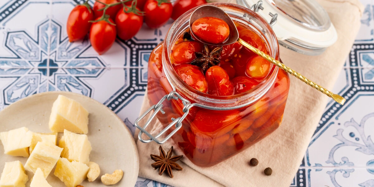 От ачичука до&nbsp;шакшуки: что приготовить из&nbsp;помидоров прямо сейчас и&nbsp;на&nbsp;зиму