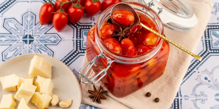 От ачичука до шакшуки: что приготовить из помидоров прямо сейчас и на зиму