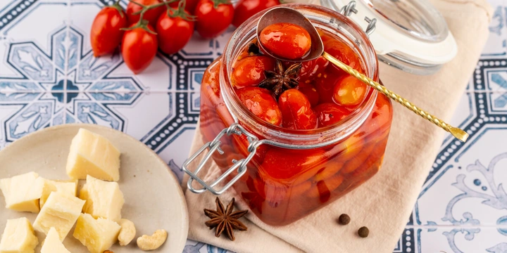 От ачичука до&nbsp;шакшуки: что приготовить из&nbsp;помидоров прямо сейчас и&nbsp;на&nbsp;зиму