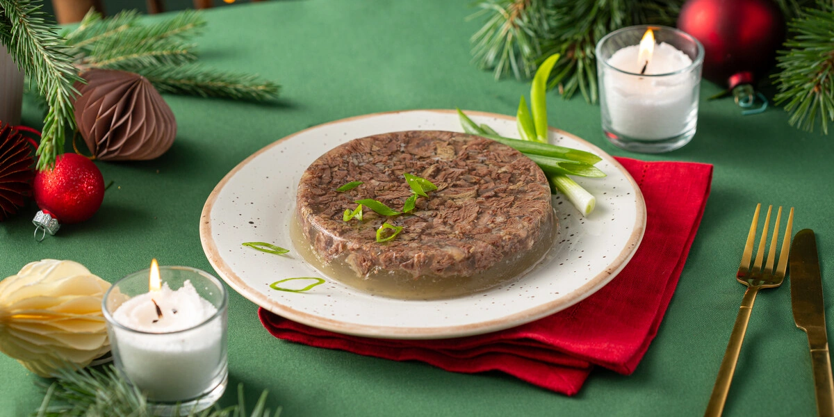Мясо по-французски, мимоза, холодец: 7 классических рецептов для&nbsp;праздничного стола