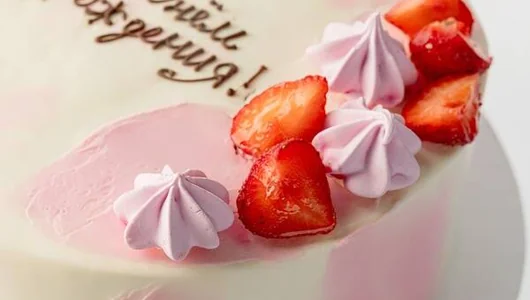 Торт «Воздушные барашки» в розовом