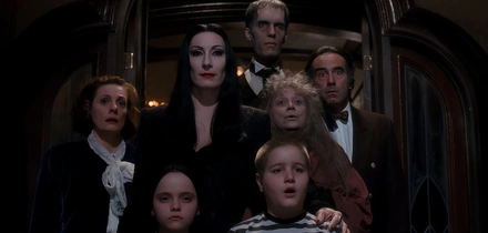 Разбор «Уэнздей»: почему быть «не такой, как все» — хорошо