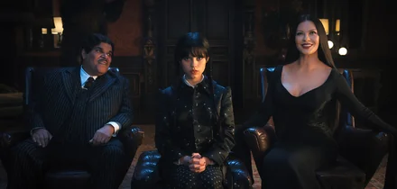 Разбор «Уэнздей»: почему быть «не такой, как все» — хорошо