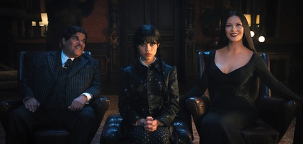 Разбор «Уэнздей»: почему быть «не такой, как все» — хорошо