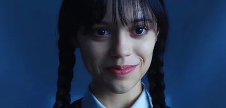 Разбор «Уэнздей»: почему быть «не такой, как все» — хорошо