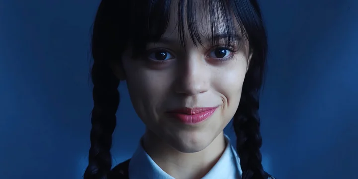 Разбор «Уэнздей»: почему быть «не такой, как все» — хорошо