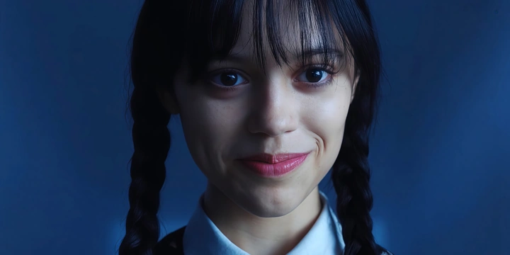 Разбор «Уэнздей»: почему быть «не такой, как все» — хорошо