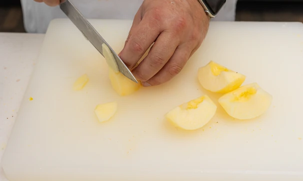 Яблочный пирог со сметанной заливкой, шаг 3/7