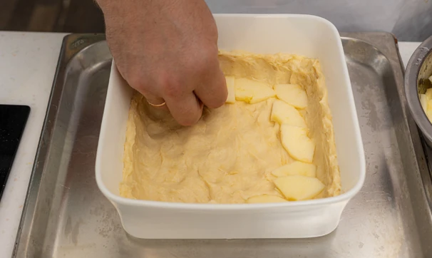 Яблочный пирог со сметанной заливкой, шаг 5/7