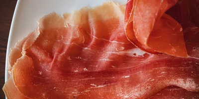 Чем отличается хамон от прошутто и при чём здесь гитара