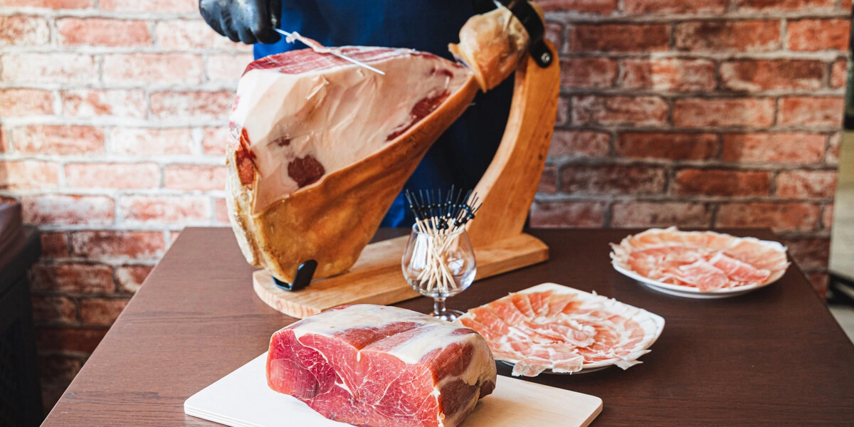 Чем отличается хамон от&nbsp;прошутто и&nbsp;при&nbsp;чём здесь гитара