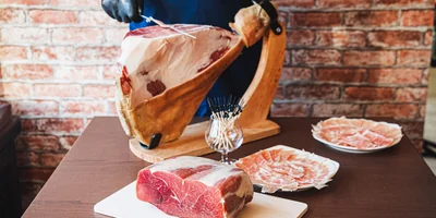 Чем отличается хамон от прошутто и при чём здесь гитара