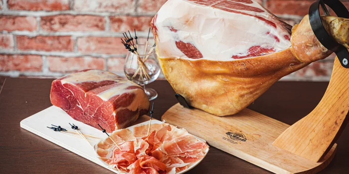 Чем отличается хамон от прошутто и при чём здесь гитара