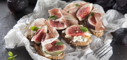 Рецепты с&nbsp;инжиром: от&nbsp;салата до&nbsp;запеканки