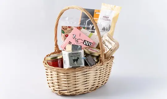 Корзина с деликатесами ВкусВилл