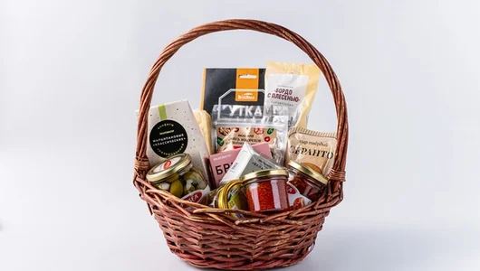 Корзина с деликатесами ВкусВилл