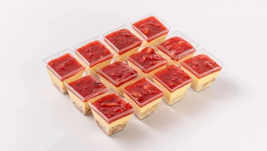 Десерт «Манго-клубника» в стаканчиках, 12 шт