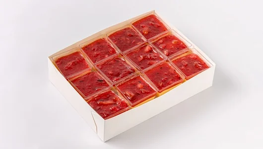 Десерт «Манго-клубника» в стаканчиках, 12 шт