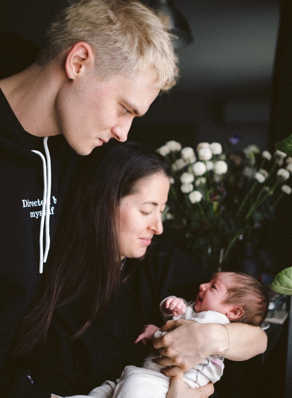 «Мы точно будем ошибаться»: говорим о&nbsp;катастрофизации родительства с&nbsp;музыкантом Алексеем Шалым