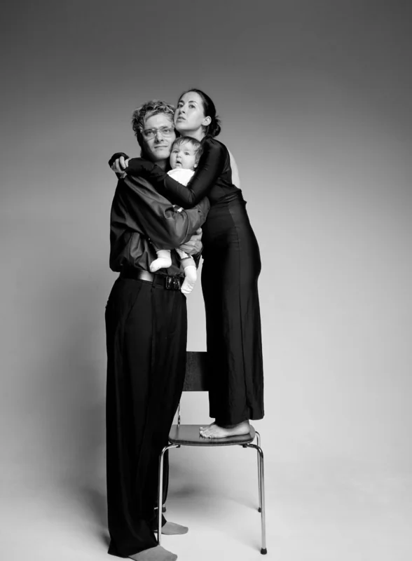 «Мы точно будем ошибаться»: говорим о катастрофизации родительства с музыкантом Алексеем Шалым