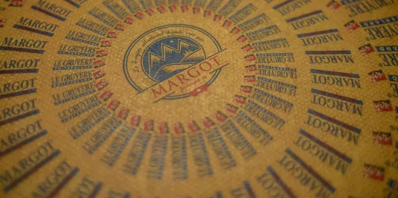 Как отличить настоящий швейцарский сыр от его копии