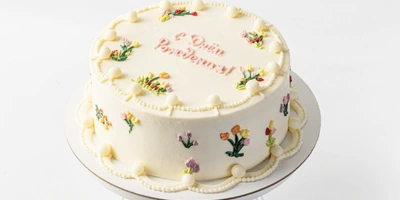 Вкус торжества: кейтеринг, торты и подарки от «ВкусВилл Праздник» теперь и в приложении