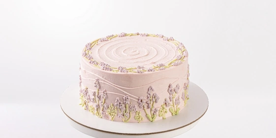 Вкус торжества: кейтеринг, торты и подарки от «ВкусВилл Праздник» теперь и в приложении