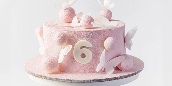 Вкус торжества: кейтеринг, торты и подарки от «ВкусВилл Праздник» теперь и в приложении