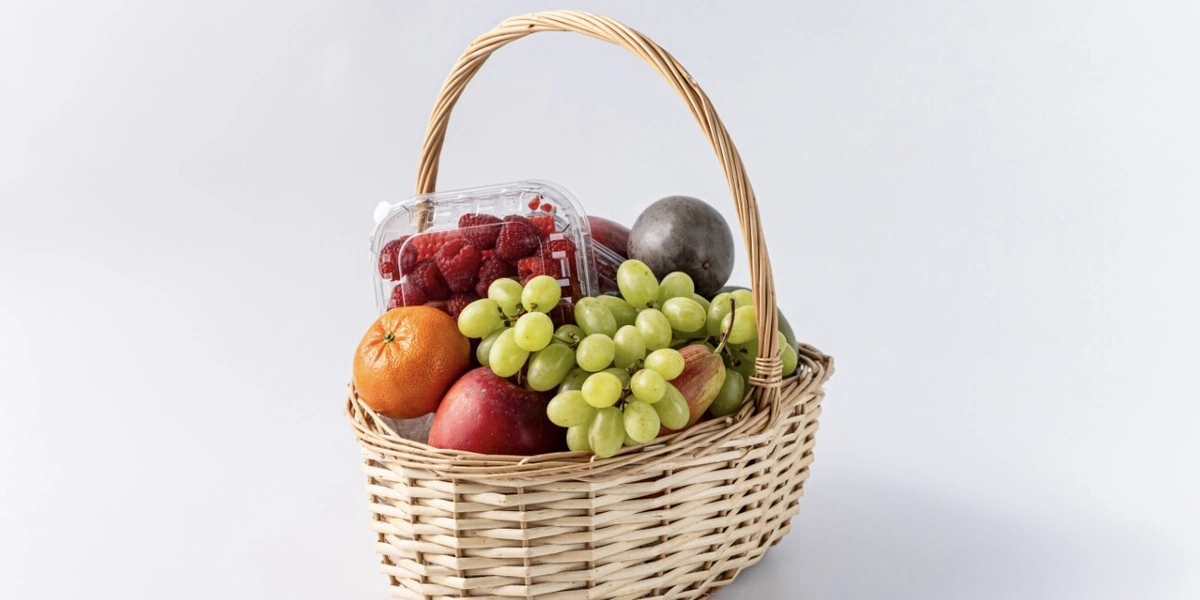 Вкус торжества: кейтеринг, торты и подарки от «ВкусВилл Праздник» теперь и в приложении