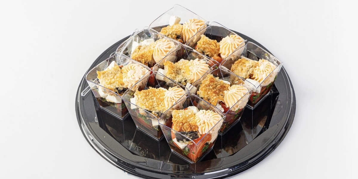 Вкус торжества: кейтеринг, торты и подарки от «ВкусВилл Праздник» теперь и в приложении