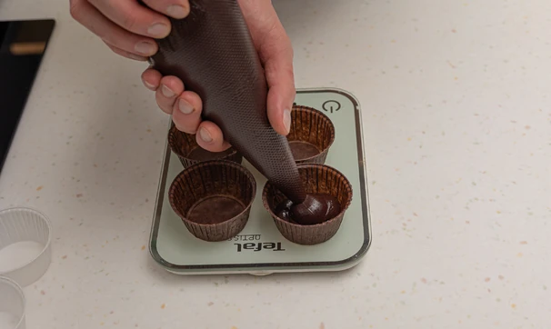 Шоколадные капкейки с меренгой, шаг 5/9