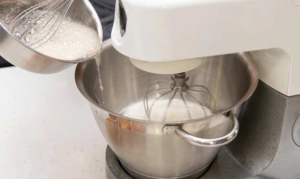 Шоколадные капкейки с меренгой, шаг 8/9