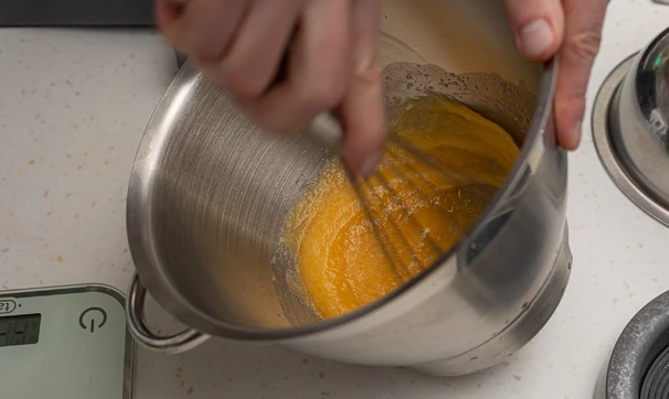 Шоколадные капкейки с меренгой, шаг 1/9