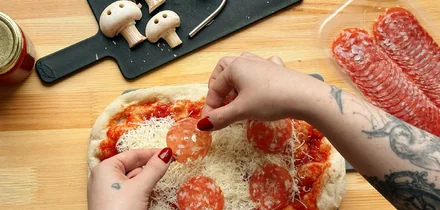 Мы рискнули и сделали «жуткую» пиццу из TikTok. И вот что из этого вышло