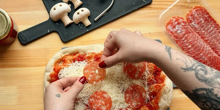Мы рискнули и сделали «жуткую» пиццу из TikTok. И вот что из этого вышло