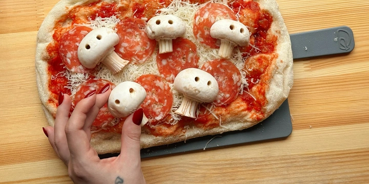 Мы рискнули и&nbsp;сделали «жуткую» пиццу из&nbsp;TikTok. И&nbsp;вот что из&nbsp;этого вышло