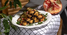 Рулетики из баклажанов с хумусом