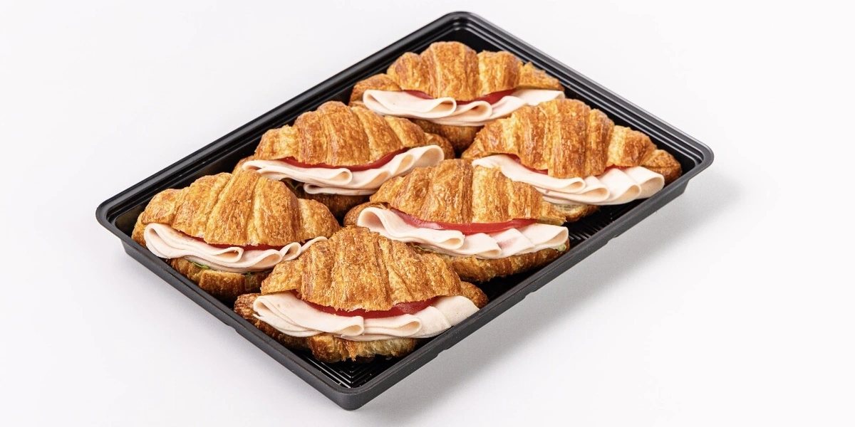 Вкус торжества: кейтеринг, торты и подарки от «ВкусВилл Праздник» теперь и в приложении