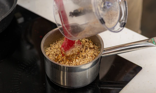 Веганский тарт с карамелью и шоколадом, шаг 6/10