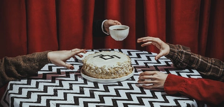 Кофепитие в Чёрном вигваме: как устроить вечеринку в стиле Твин Пикс