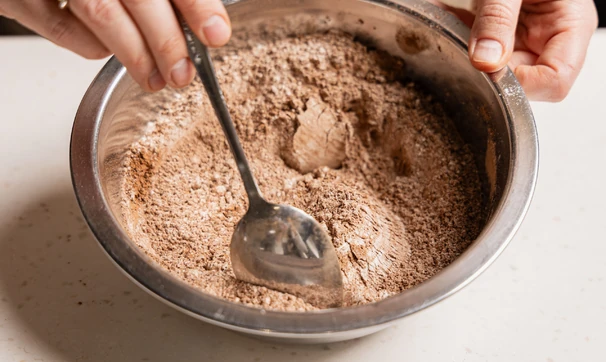 Клафути со сливами, шаг 2/8