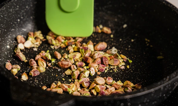 Салат с козьим сыром и сливами, шаг 6/9