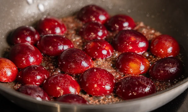 Салат с козьим сыром и сливами, шаг 5/9