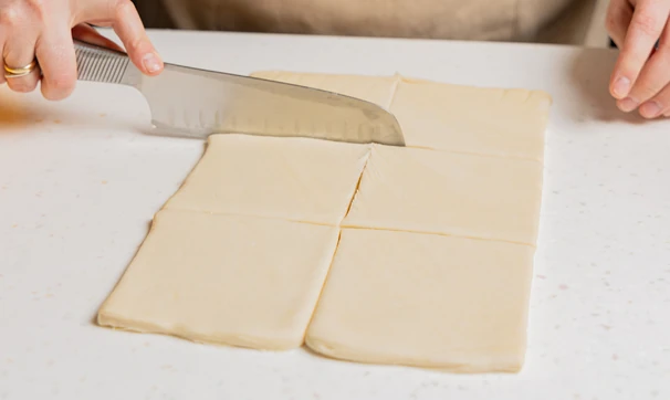 Слойки с козьим сыром и сливами, шаг 1/13