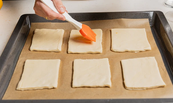 Слойки с козьим сыром и сливами, шаг 3/13