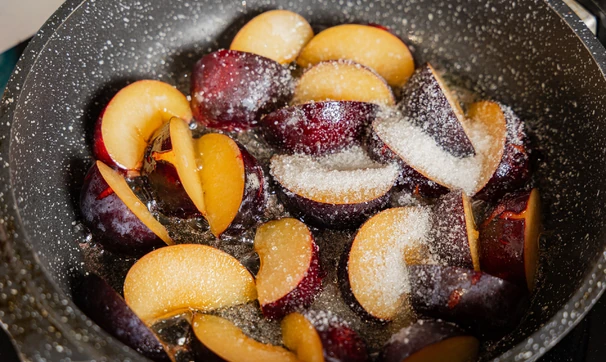 Слойки с козьим сыром и сливами, шаг 7/13