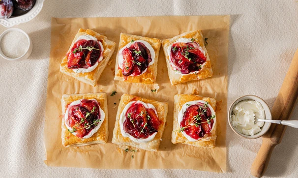 Слойки с козьим сыром и сливами, шаг 13/13