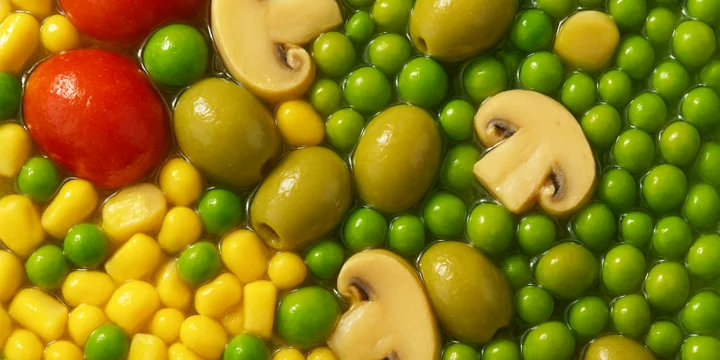 «В консервированных фруктах и овощах нет никакой пользы». Или есть?